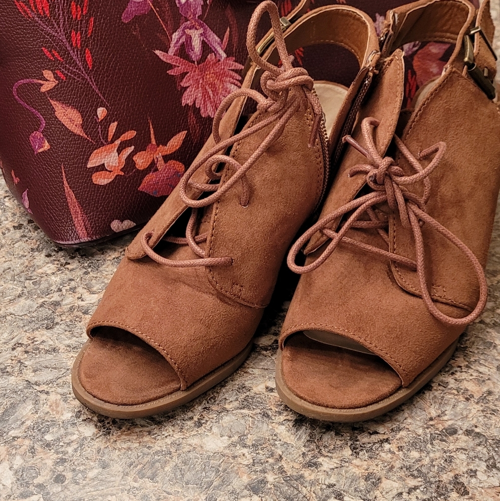 Brown wedges.